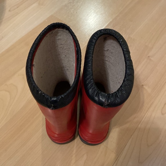 Red toddler rain boots - Picture 4 of 4